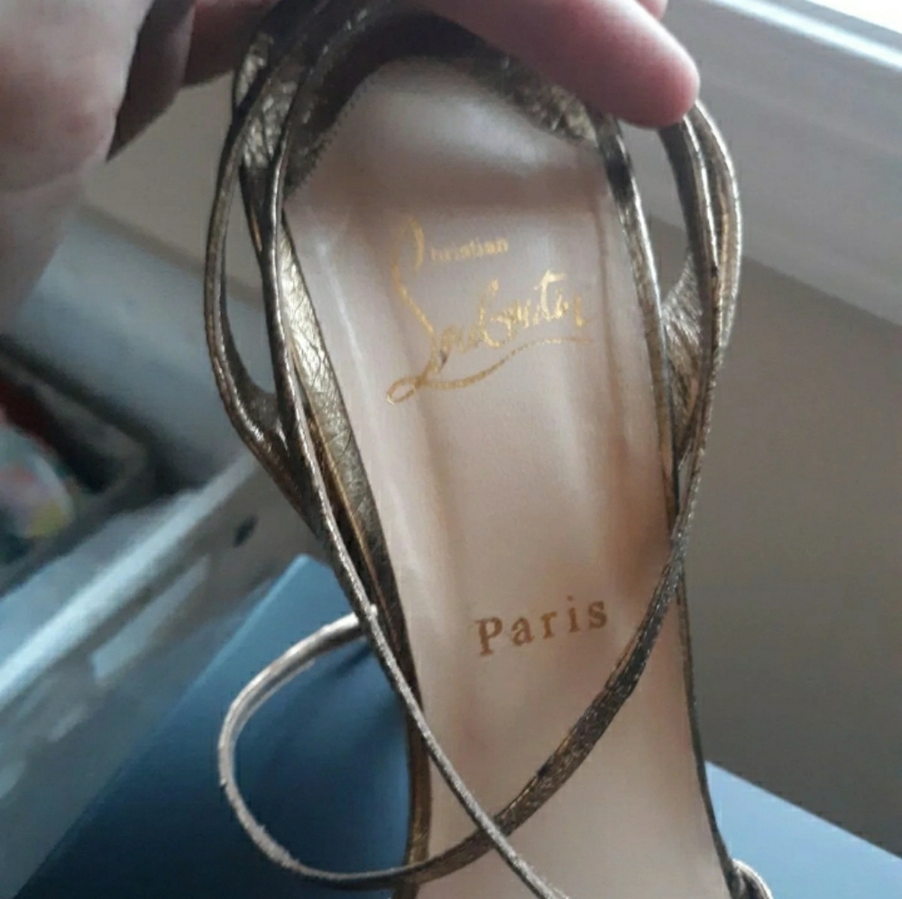 Like new christian louboutin heels - Picture 3 of 10